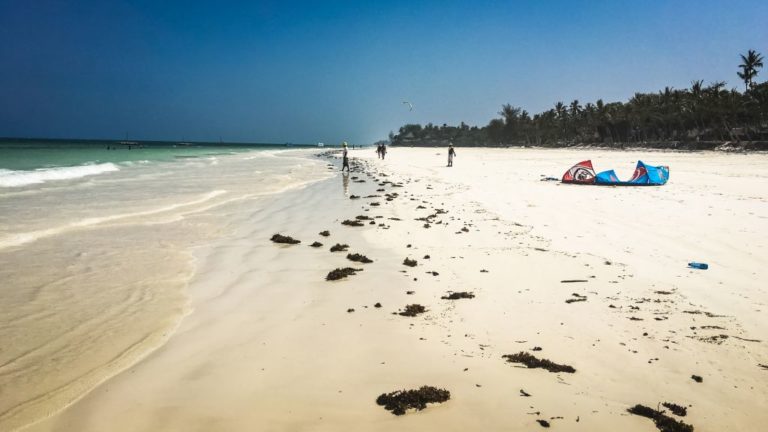 Diani Beach in Kenia, Kitesurfen im Winter