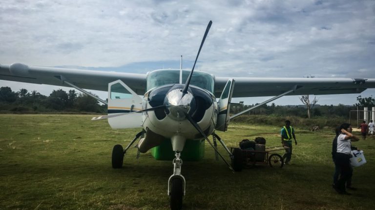 Cuyo auf den Philippinen, Flug mit einer Cessna