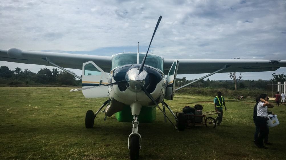 Cuyo auf den Philippinen, Flug mit einer Cessna