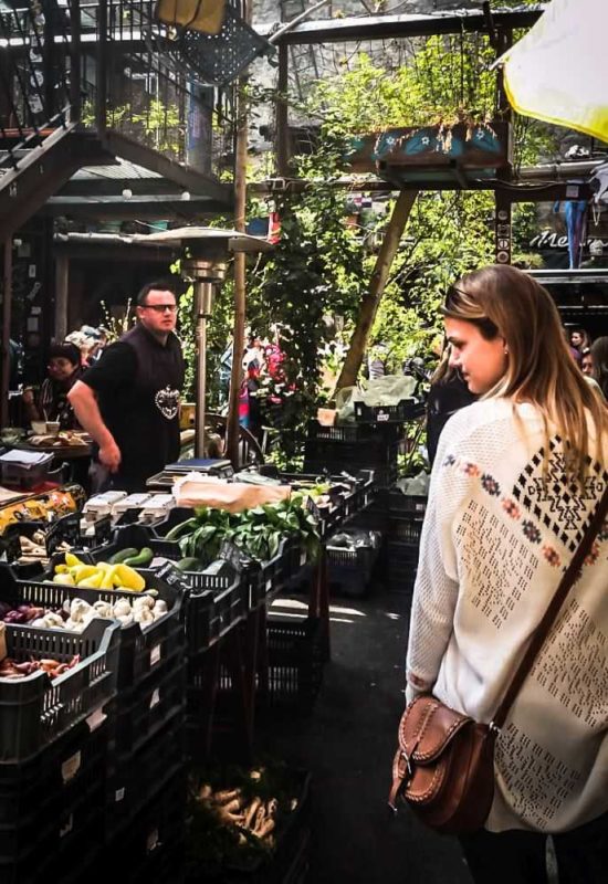Die wohl bekannteste Ruinenbar: Szimpla Kert, Budapest.